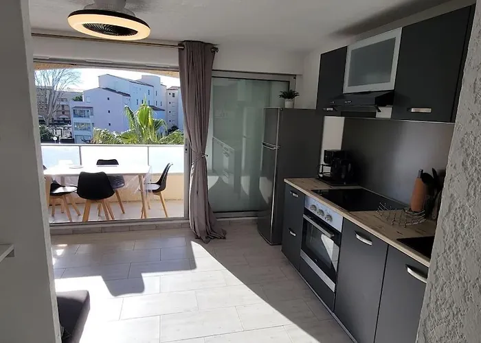 Διαμέρισμα Nauticap, Joli T2 Renove, Piscine, Parking, 200m *